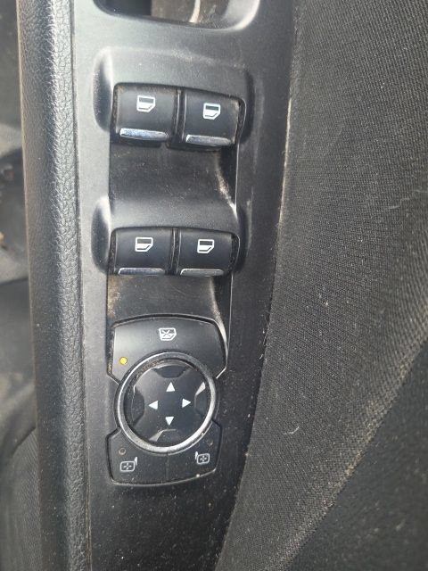 Used 2017 Ford Fusion SE FWD image 19