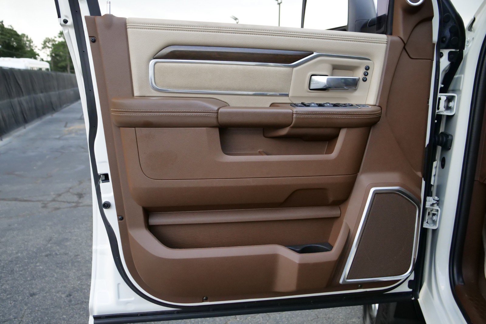 Used 2023 RAM 2500 Laramie AWD/4WD image 28