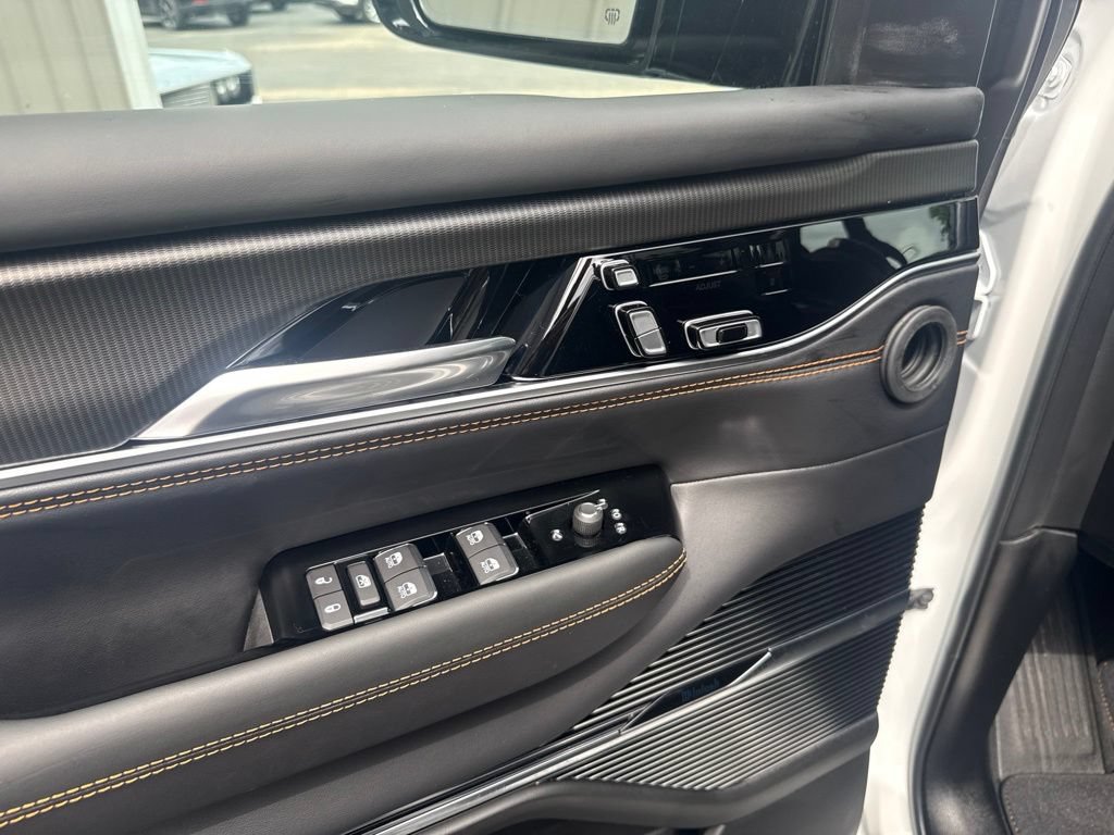 New 2026 Jeep Grand Wagoneer L Summit AWD/4WD image 22