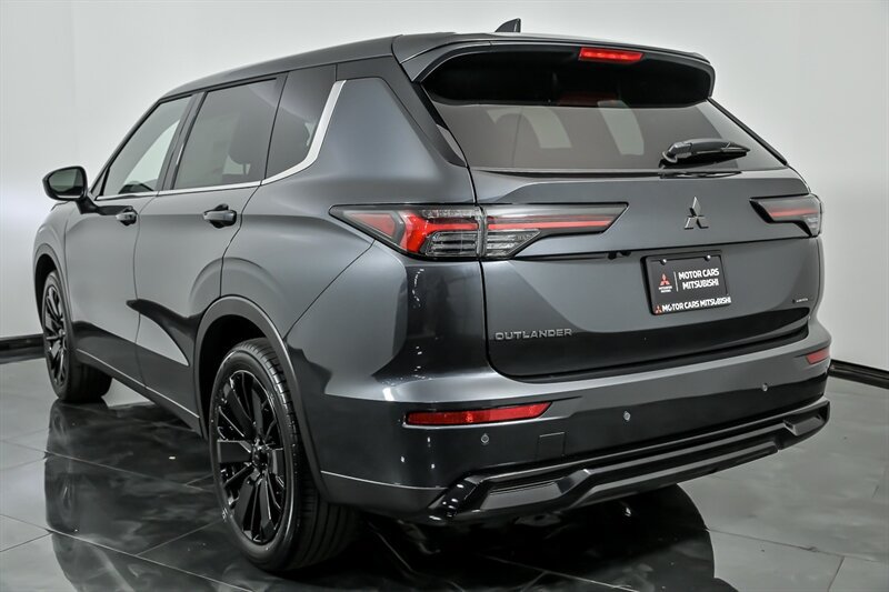New 2026 Mitsubishi Outlander LE FWD image 7