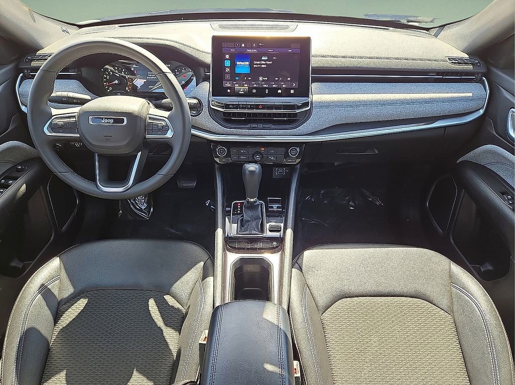 Used 2024 Jeep Compass Latitude image 17