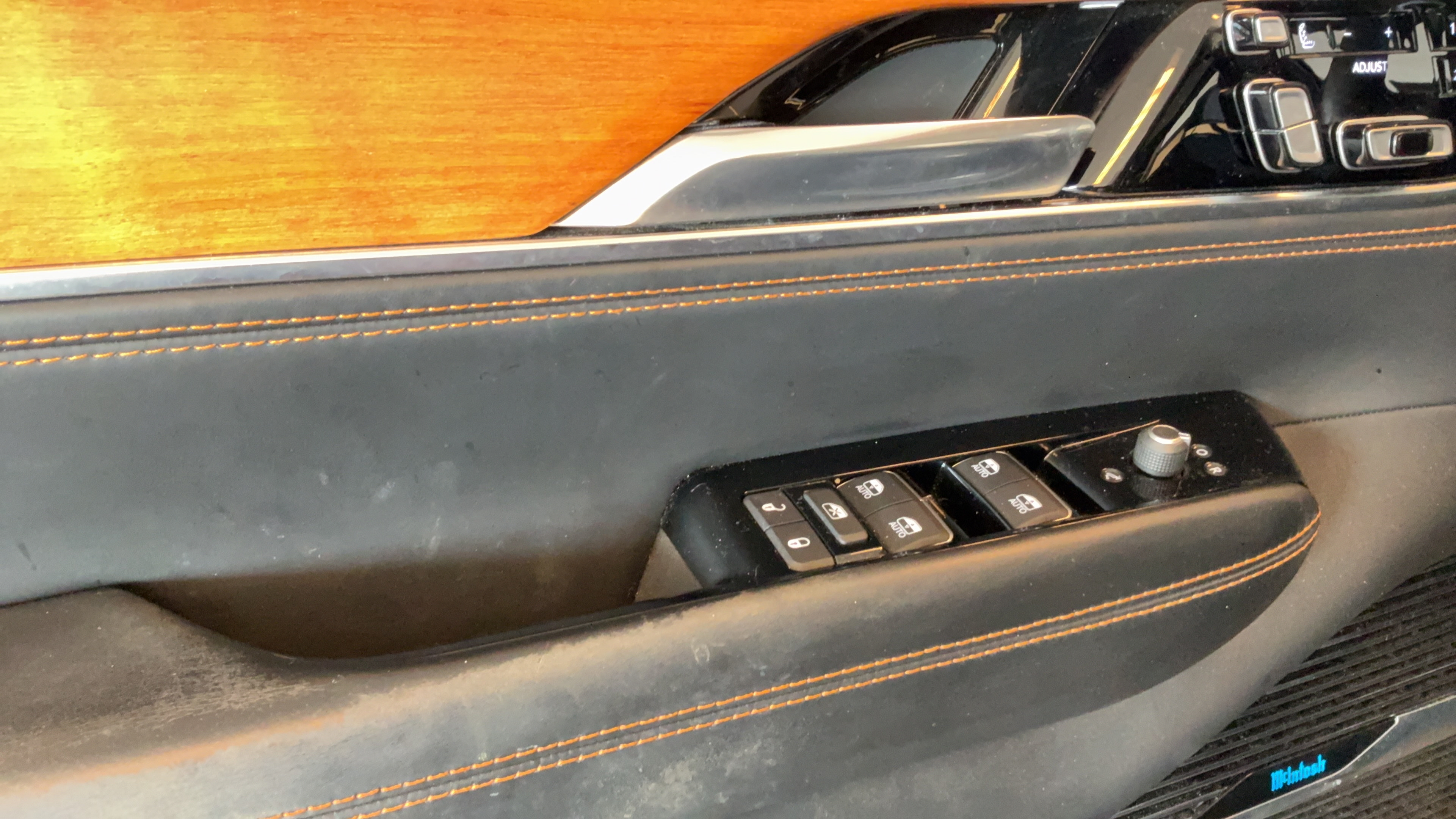 Used 2023 Jeep Grand Wagoneer Series III AWD/4WD image 26