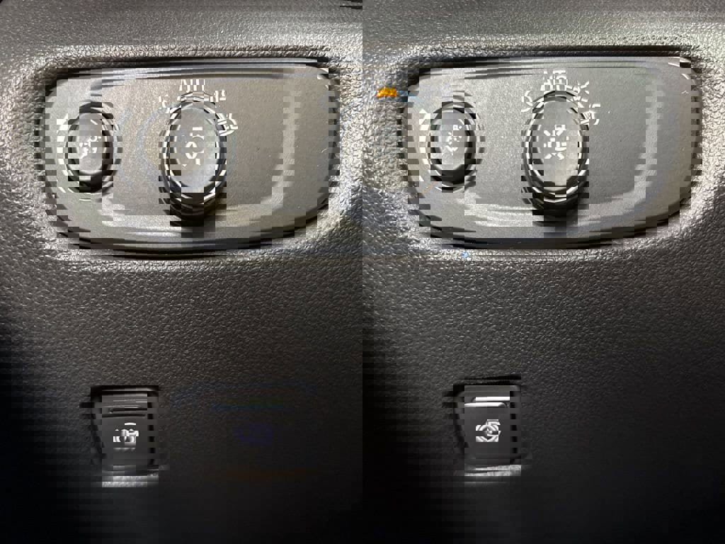 Used 2024 Chevrolet Blazer LT image 28