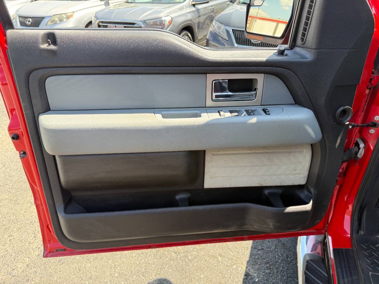 Used 2011 Ford F150 XLT w/ XLT Chrome Pkg AWD/4WD image 14