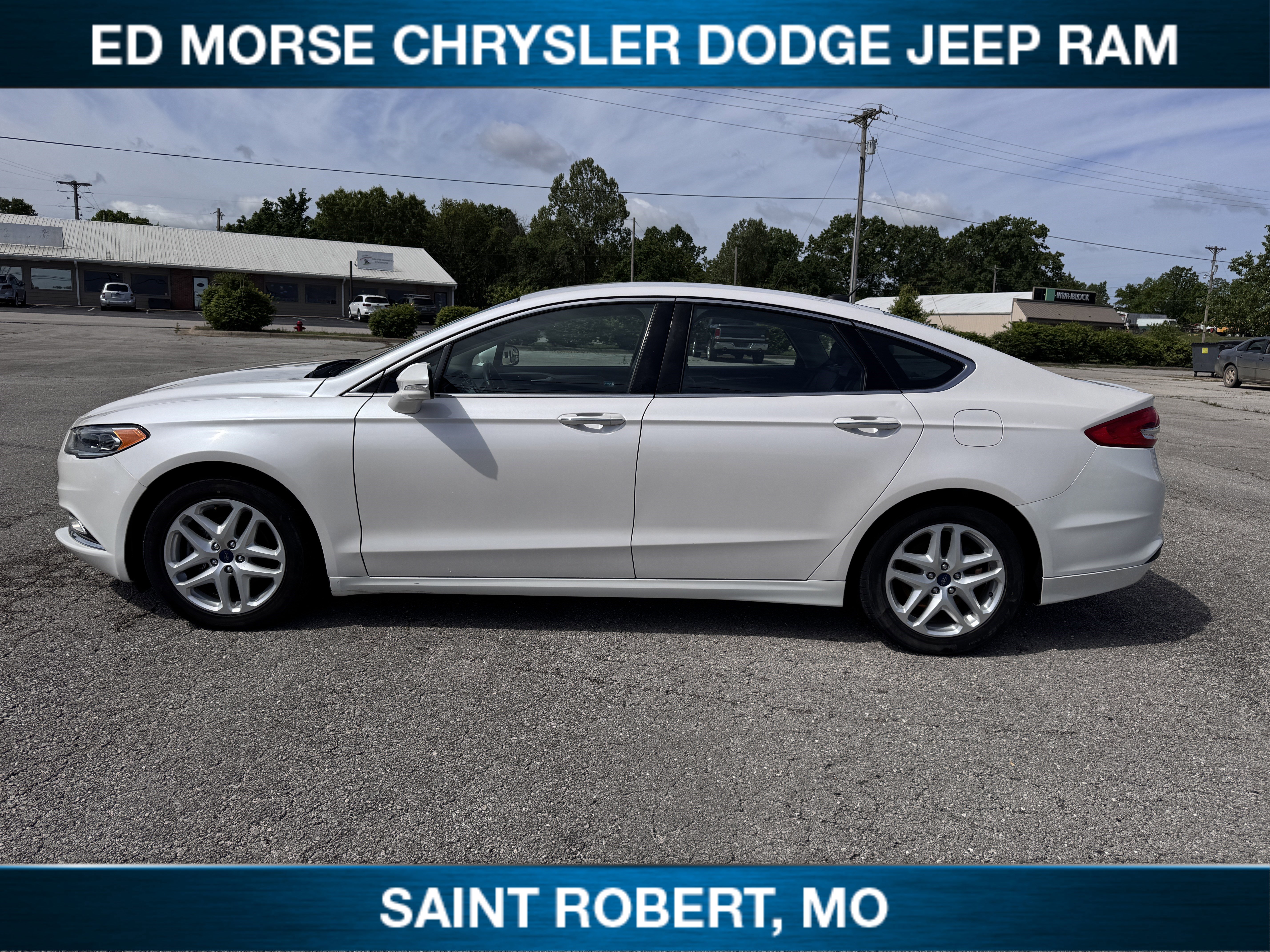 Used 2017 Ford Fusion SE w/ Fusion SE Technology Package FWD image 8