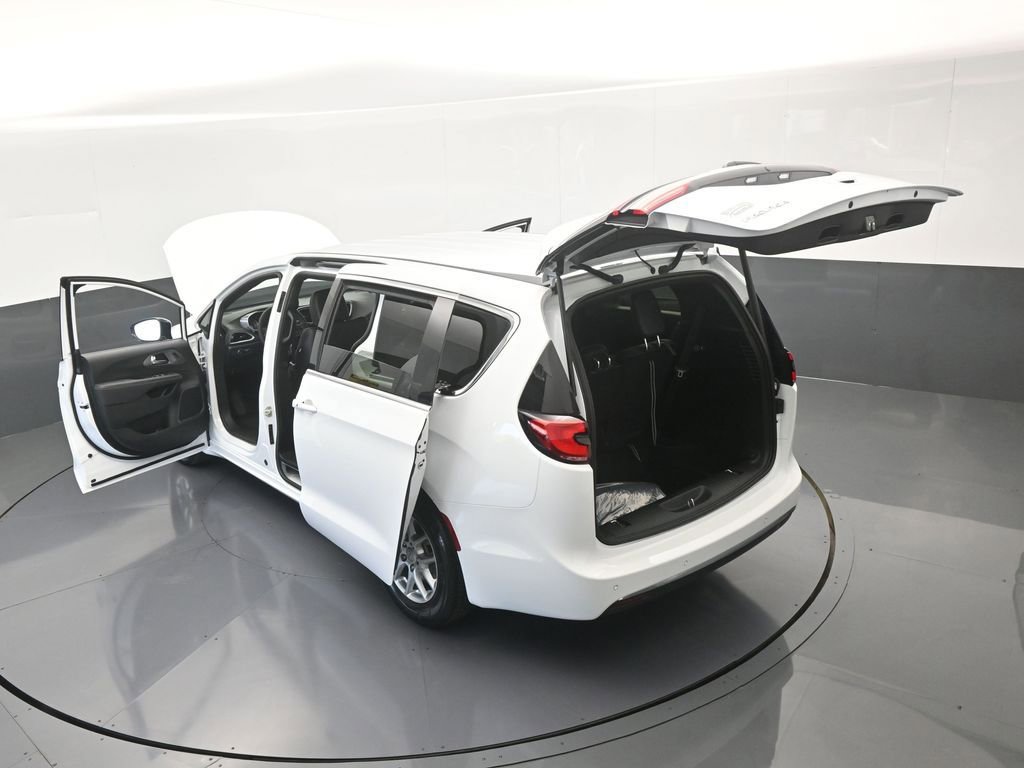 Used 2025 Chrysler Pacifica Select FWD image 62