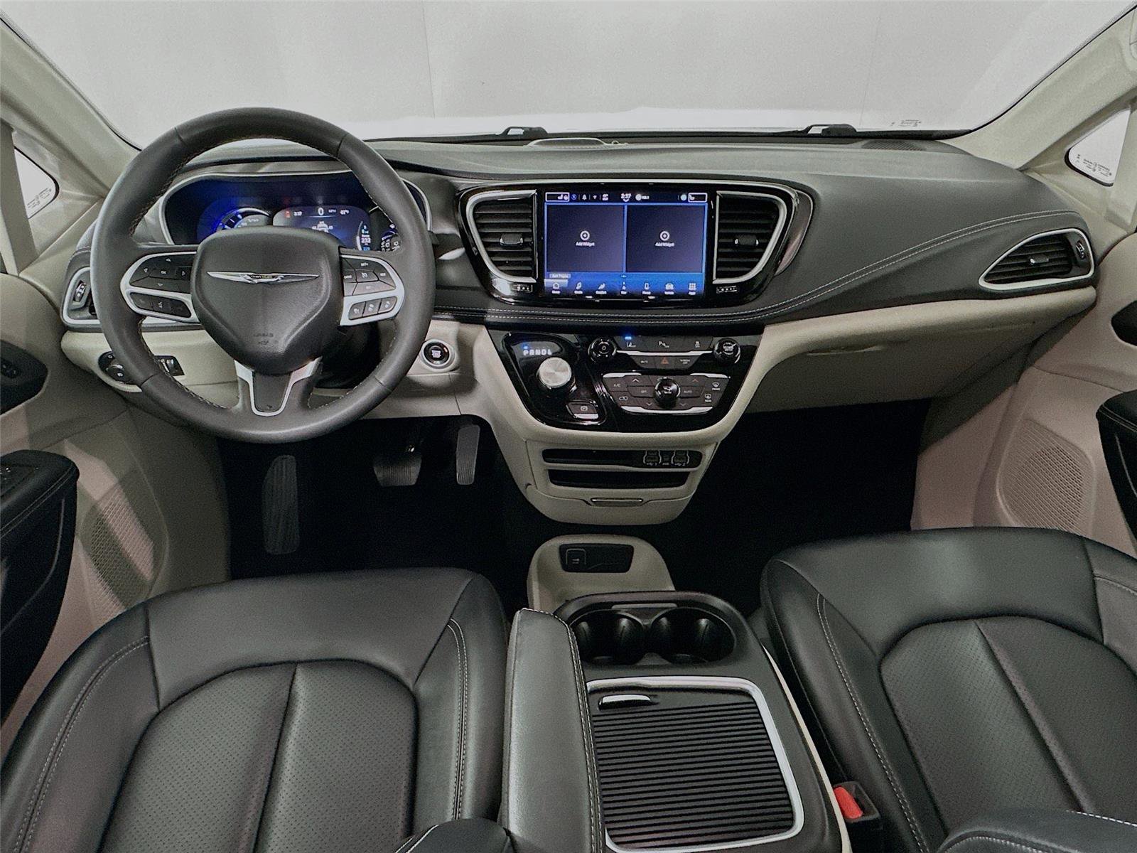 Used 2024 Chrysler Pacifica Select image 32