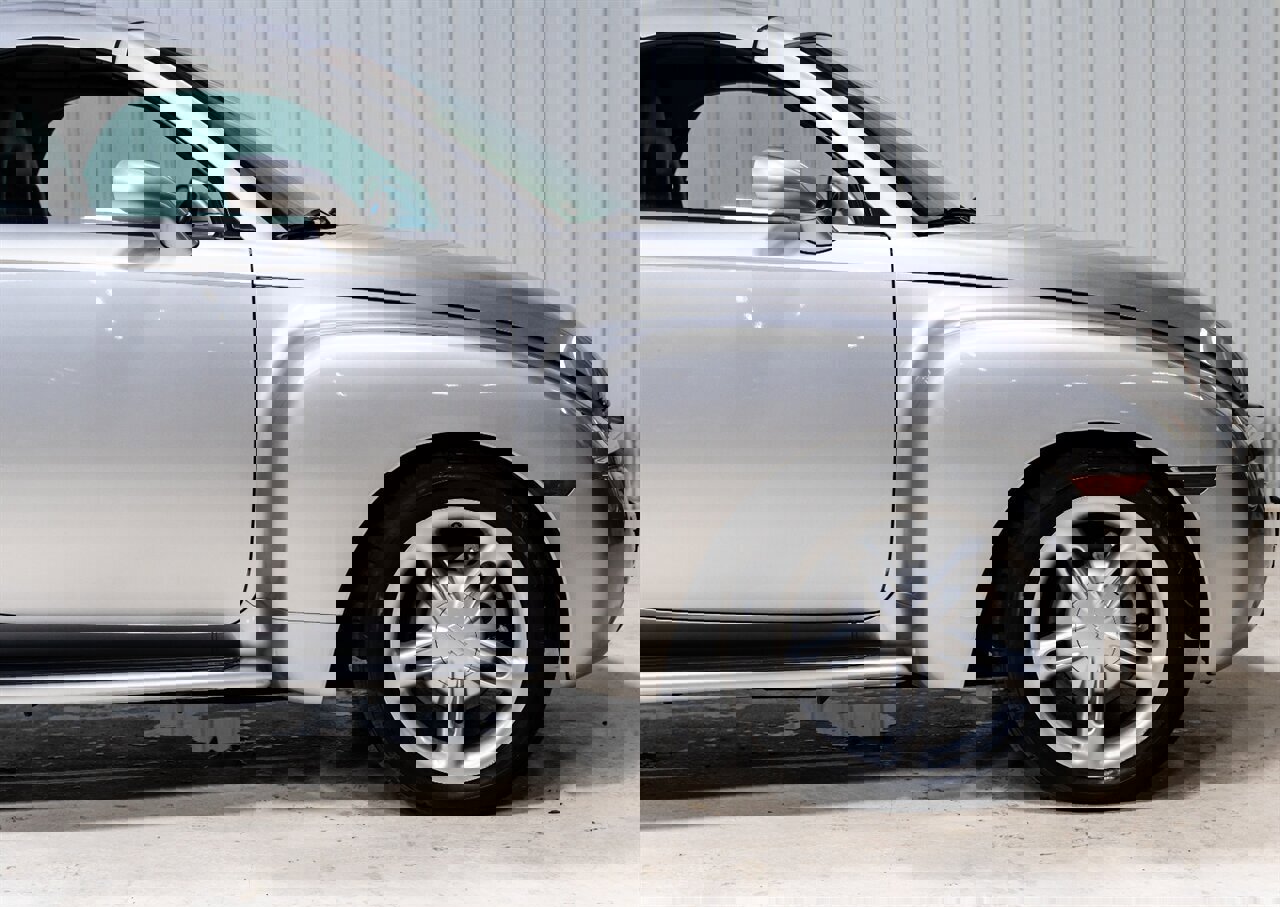 Used 2004 Chevrolet SSR w/ Preferred Equipment Group image 21