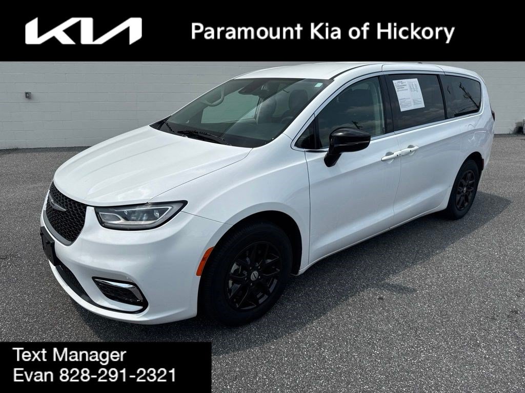 Used 2024 Chrysler Pacifica Touring-L