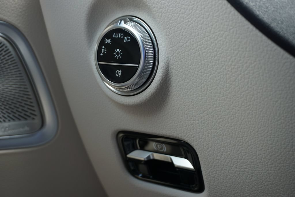 Certified 2025 Mercedes-Benz C 300 Sedan image 33