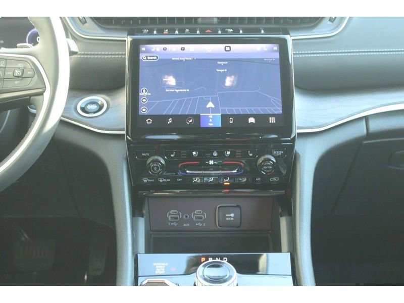 Used 2023 Jeep Grand Cherokee Limited w/ Luxury Tech Group II AWD/4WD image 17