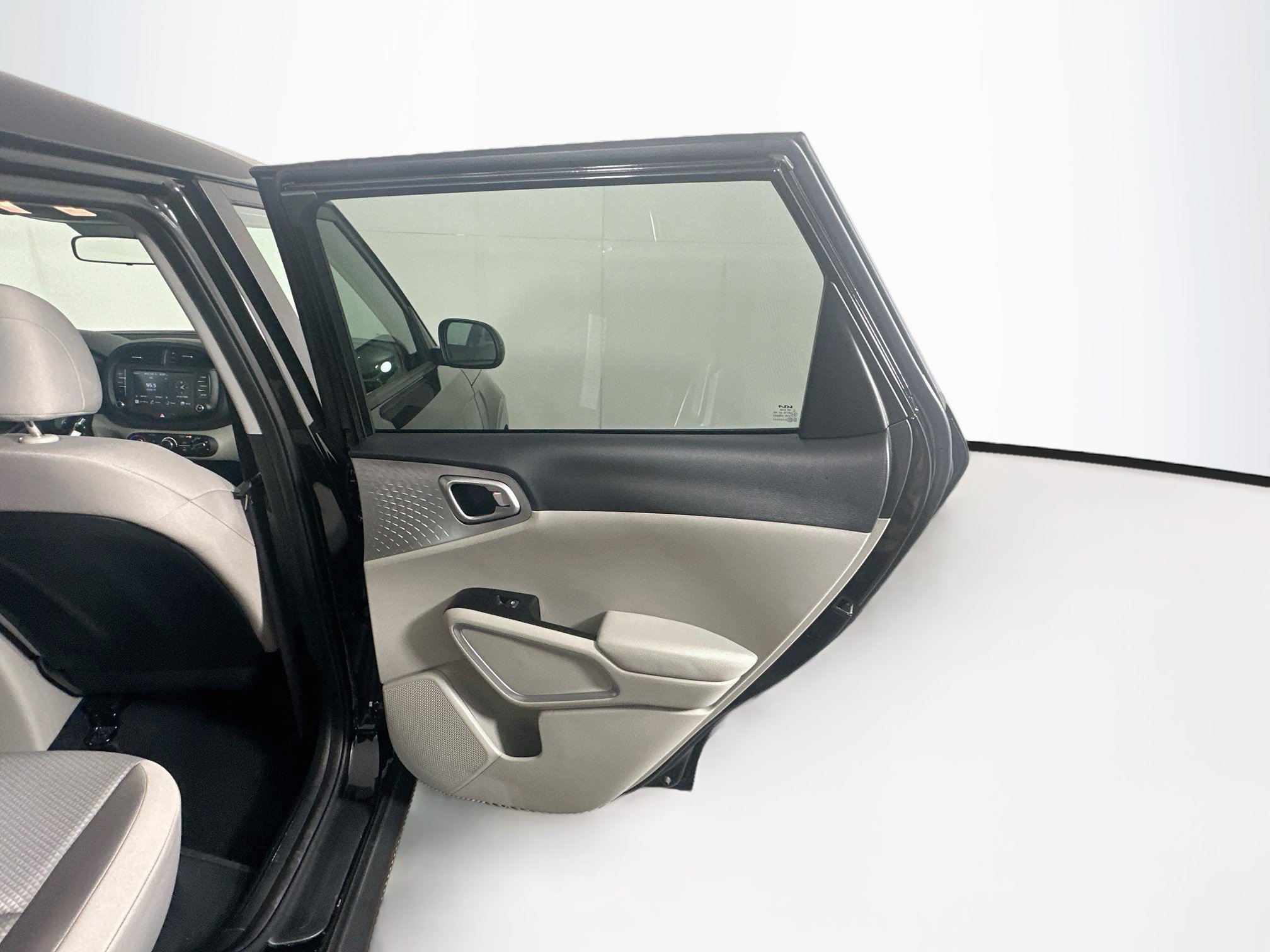 Used 2025 Kia Soul LX w/ LX Technology Package FWD image 28