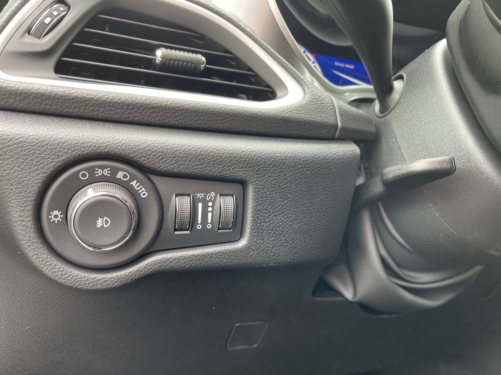 New 2026 Chrysler Pacifica Select AWD/4WD image 31