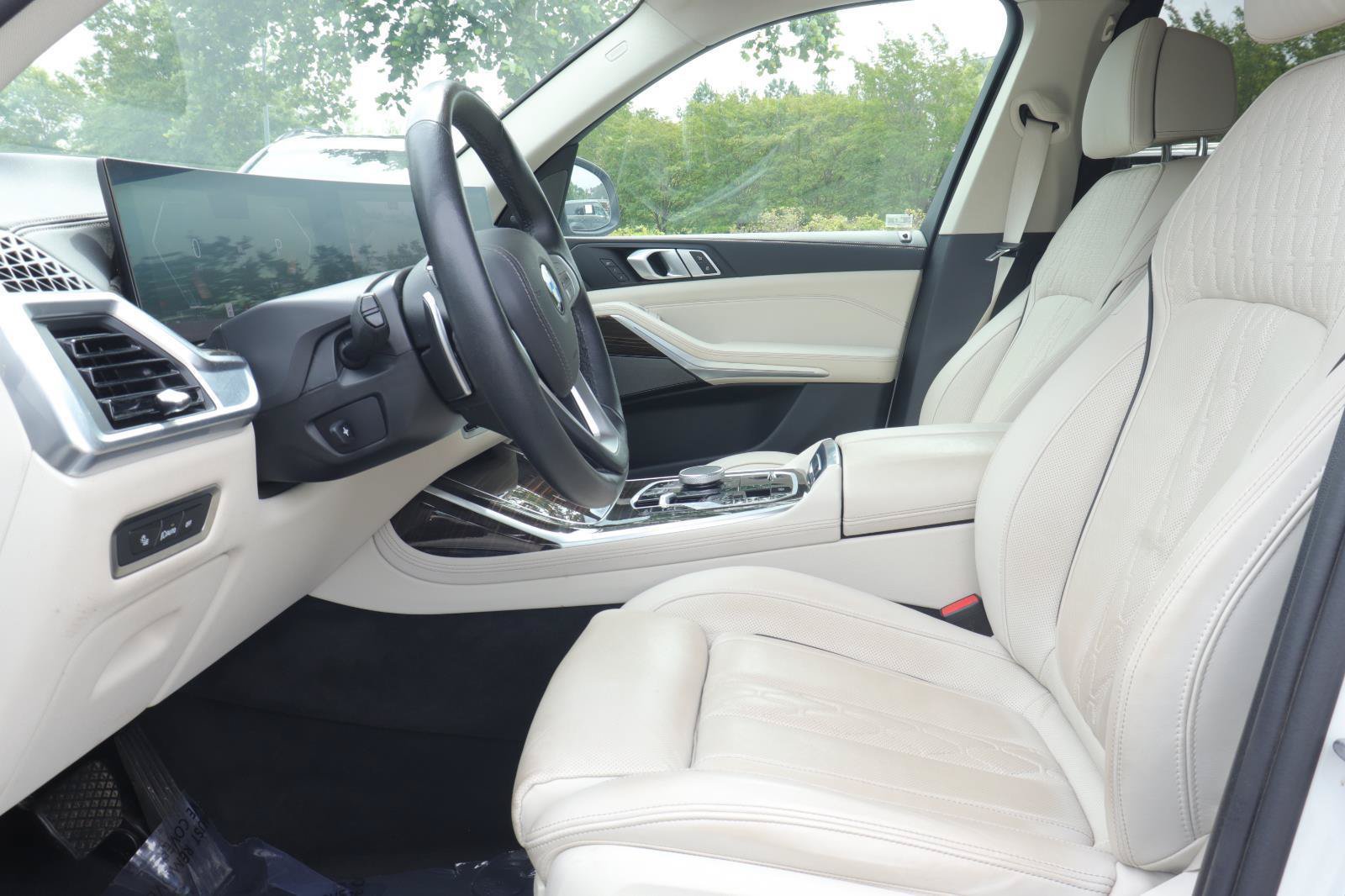 Used 2024 BMW X7 xDrive40i w/ Premium Package AWD/4WD image 10
