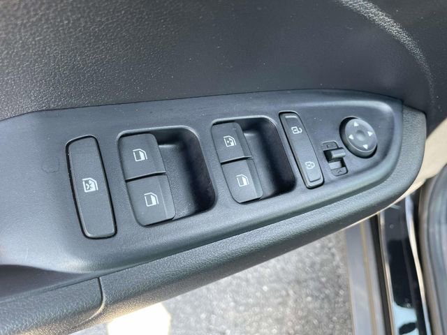 Certified 2021 Hyundai Venue SEL FWD image 12