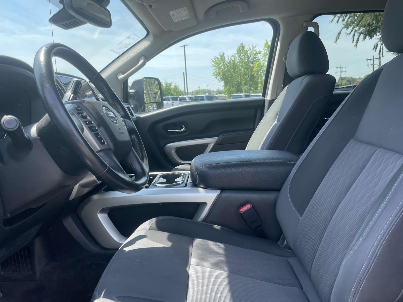 Used 2020 Nissan Titan SV w/ SV Convenience Package AWD/4WD image 14