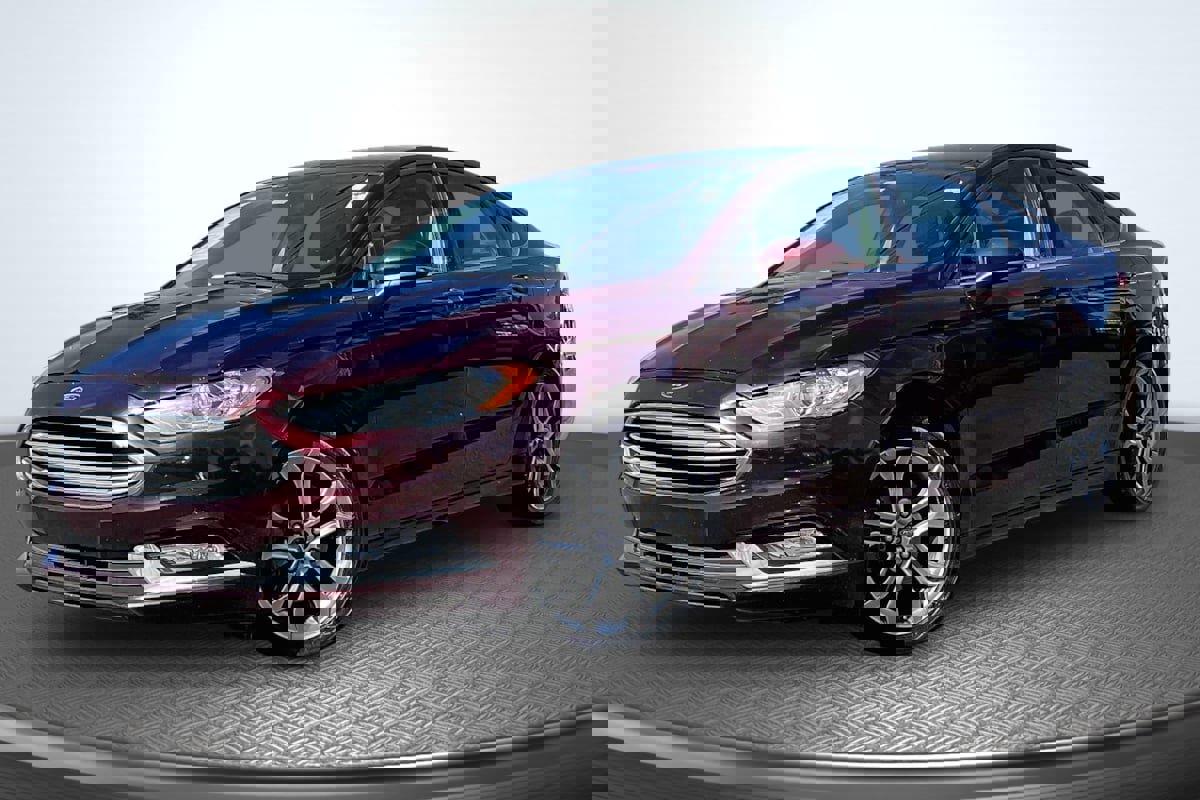 Used 2017 Ford Fusion SE w/ Equipment Group 201A image 12