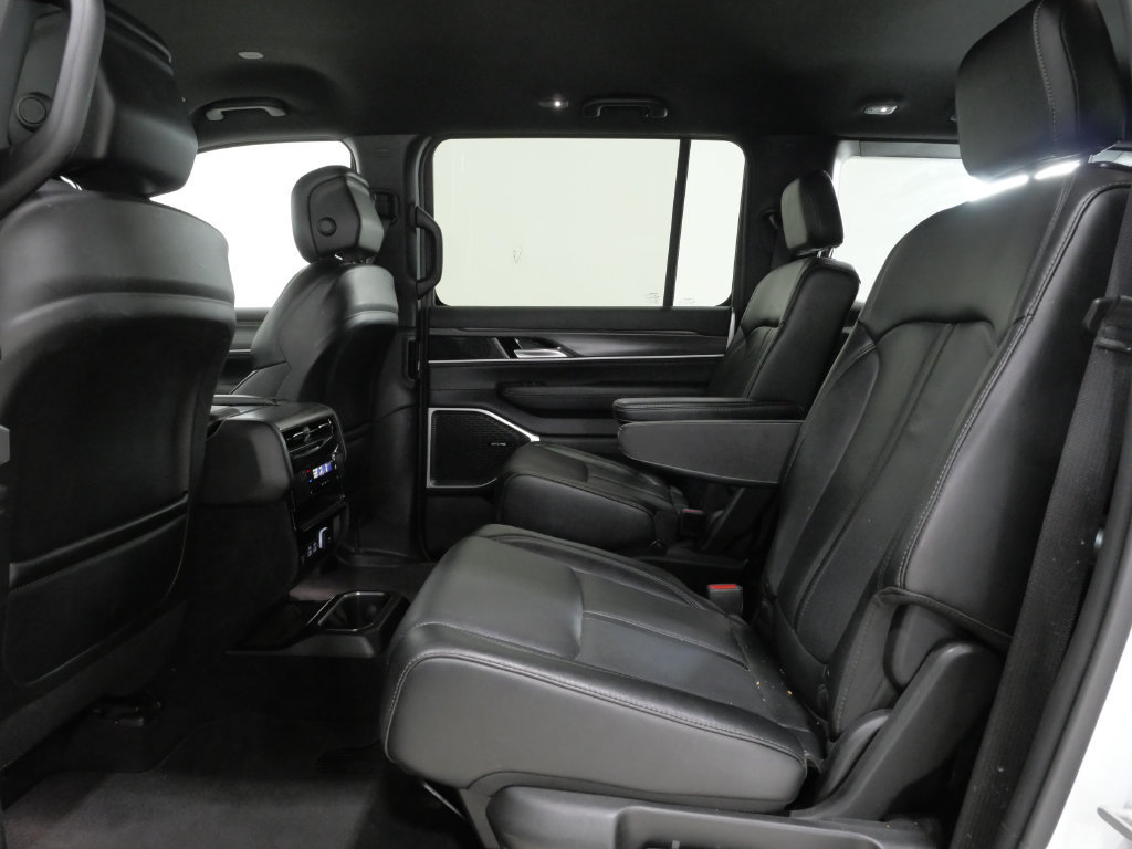 Certified 2024 Jeep Wagoneer Series II AWD/4WD image 20