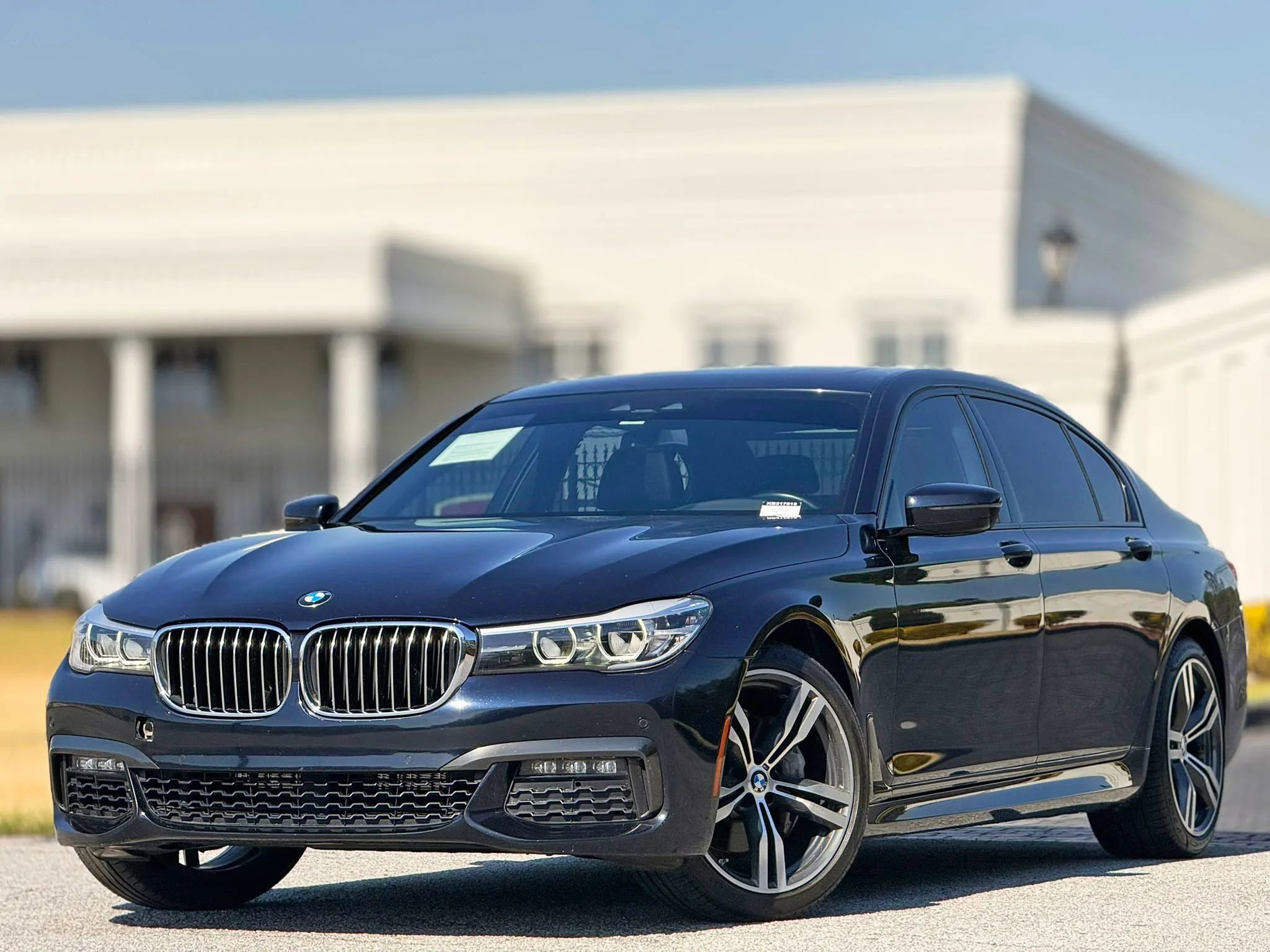 Used 2019 BMW 740i w/ Executive Package RWD image 2
