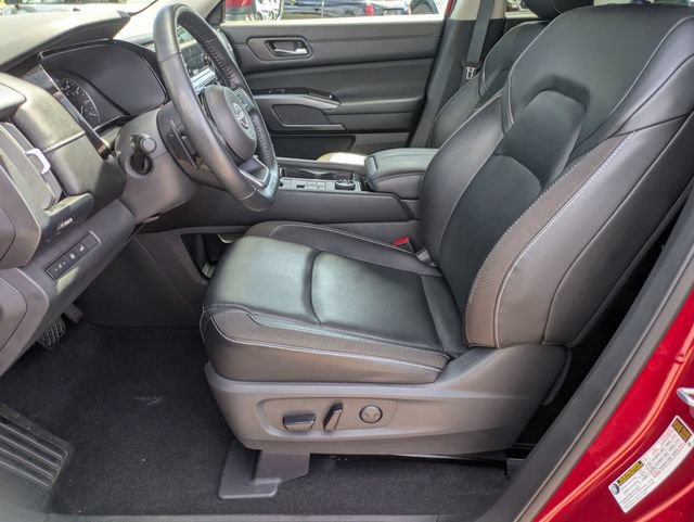 Used 2023 Nissan Pathfinder SL AWD/4WD image 14