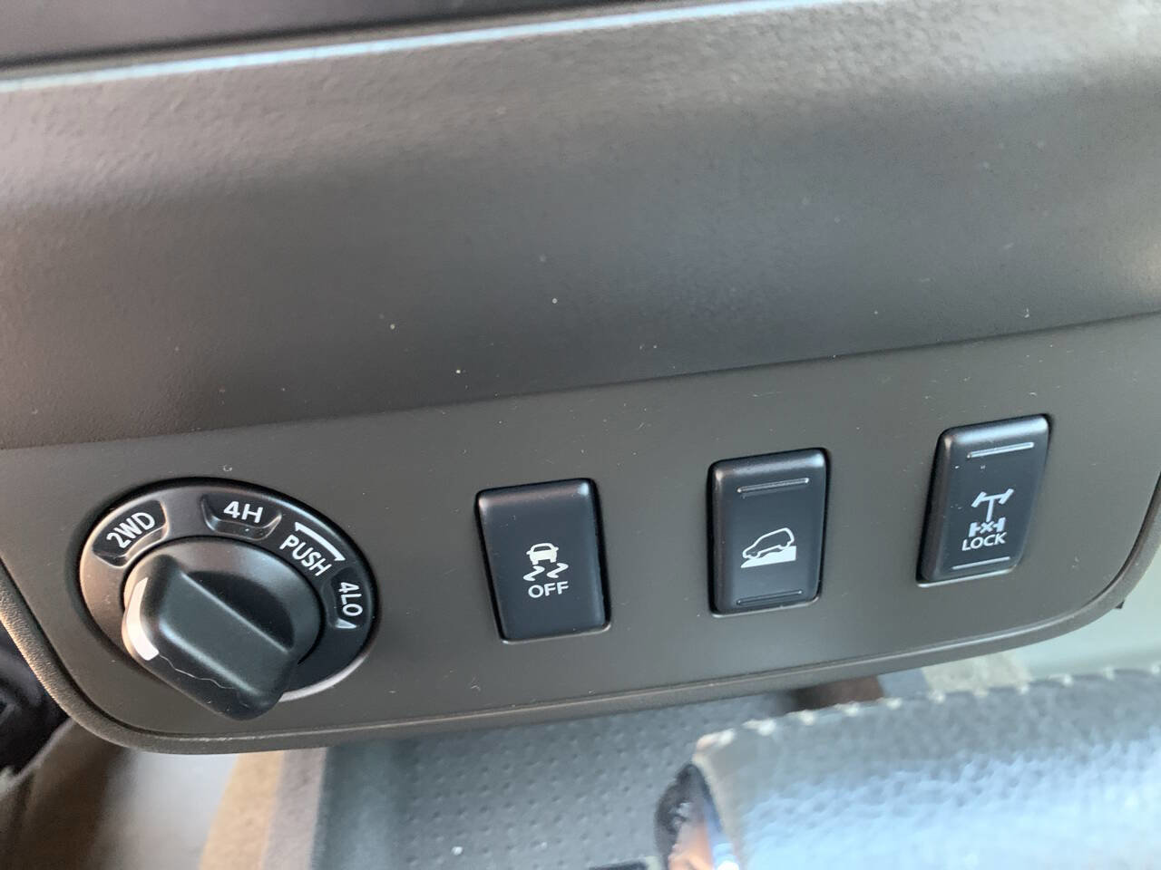 Used 2013 Nissan Xterra PRO-4X image 23