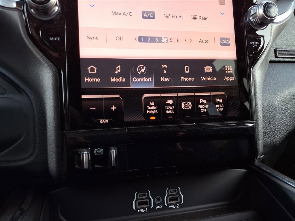 Used 2025 RAM 3500 Laramie image 12