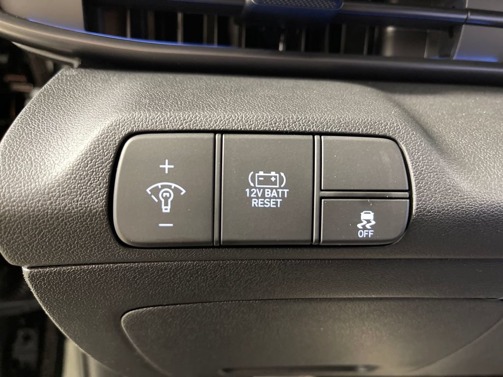 New 2026 Hyundai Elantra SEL FWD image 32