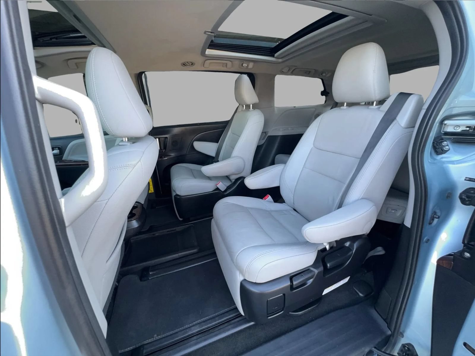 Used 2015 Toyota Sienna Limited FWD image 29