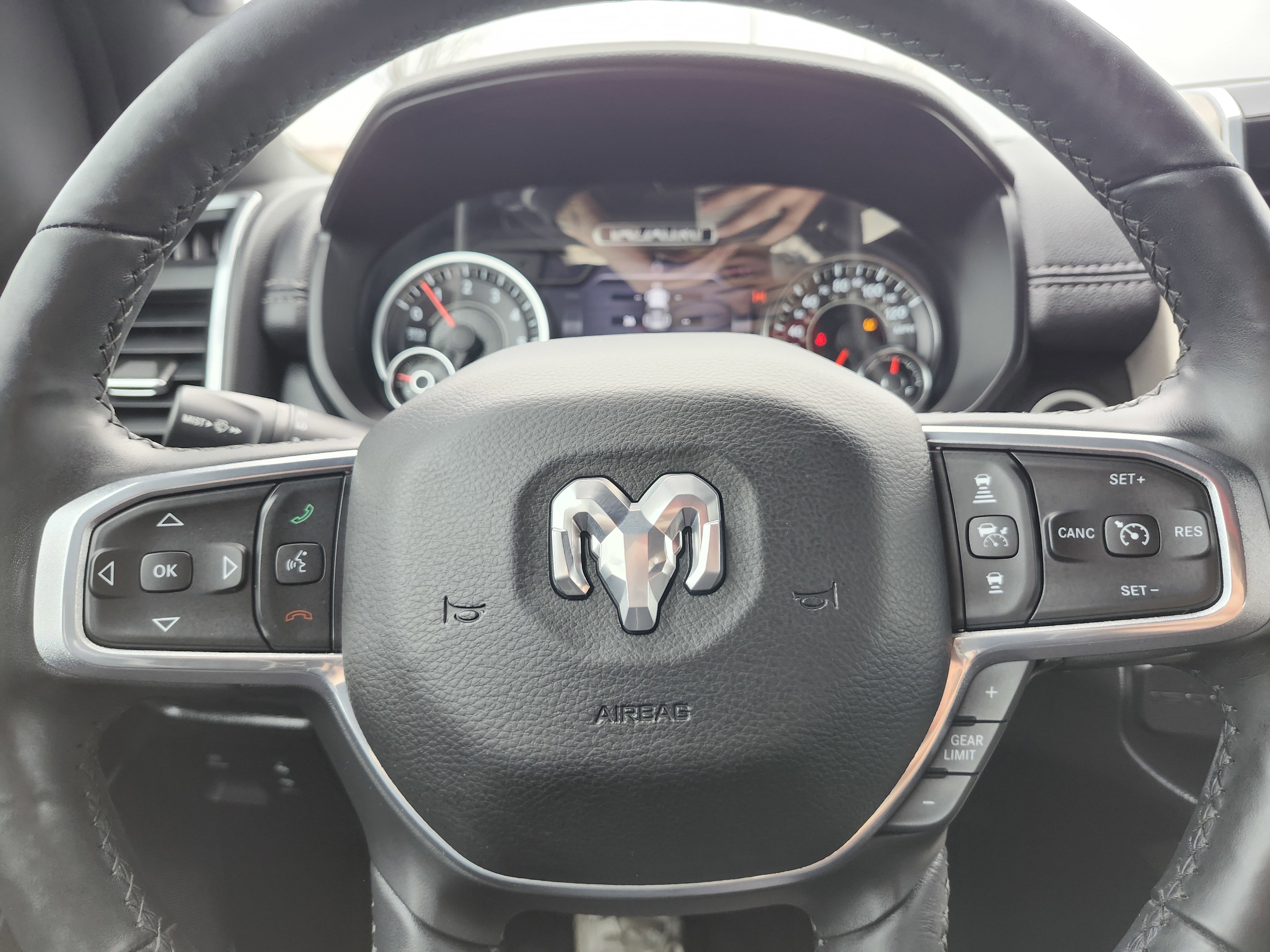 Used 2019 RAM 1500 Laramie image 31