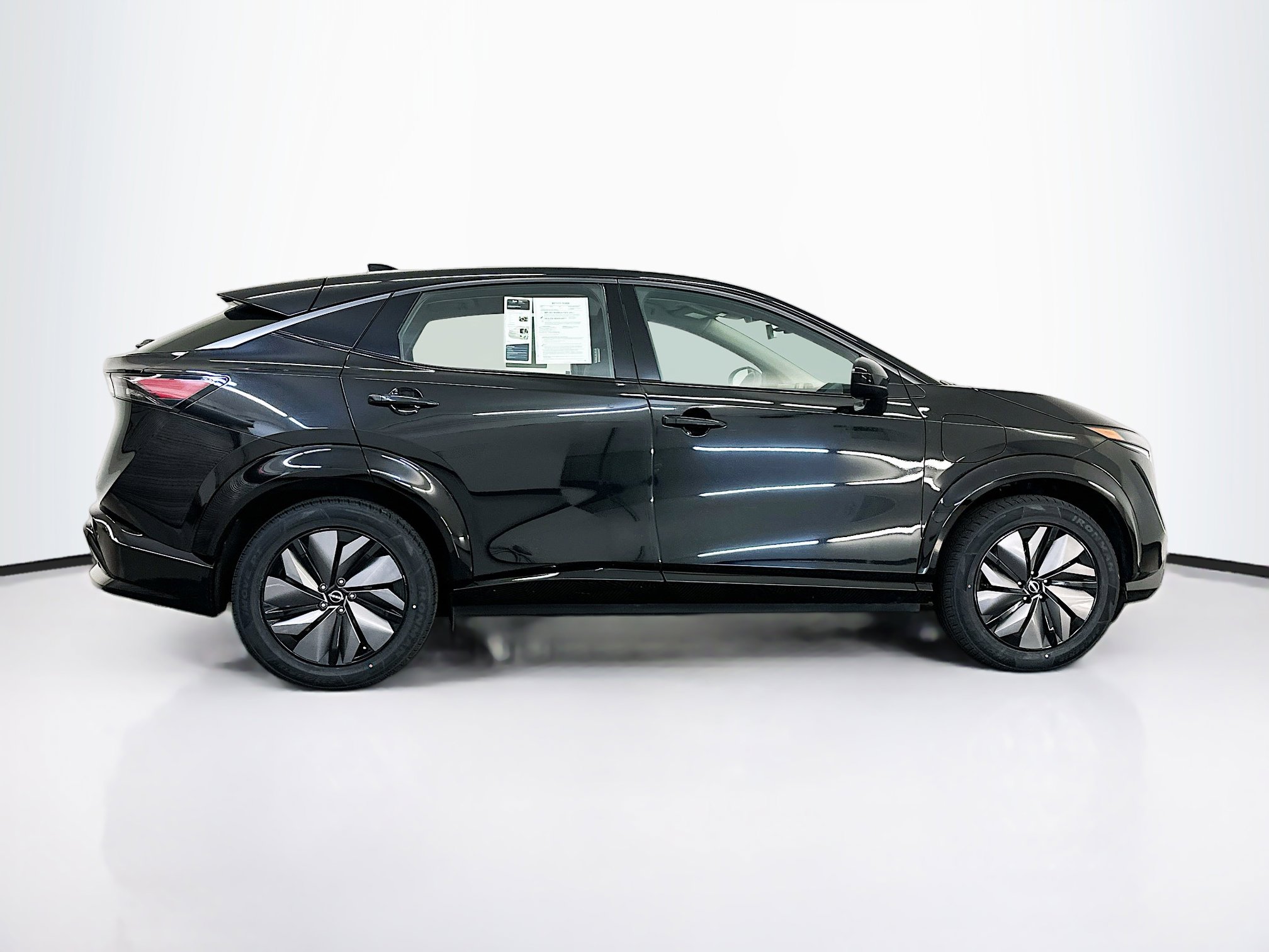 Used 2024 Nissan Ariya AWD image 10