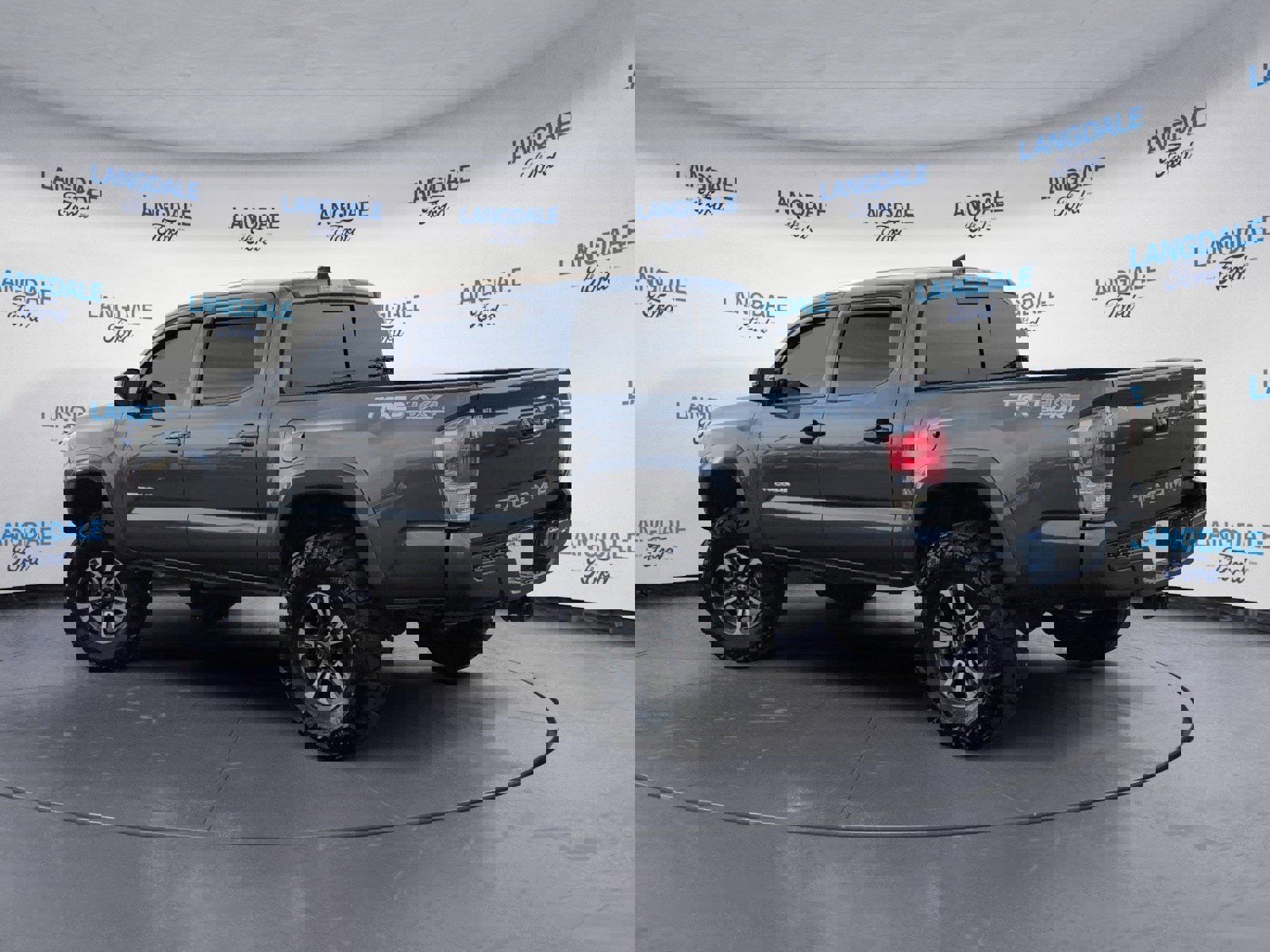 Used 2019 Toyota Tacoma TRD Sport AWD/4WD image 9