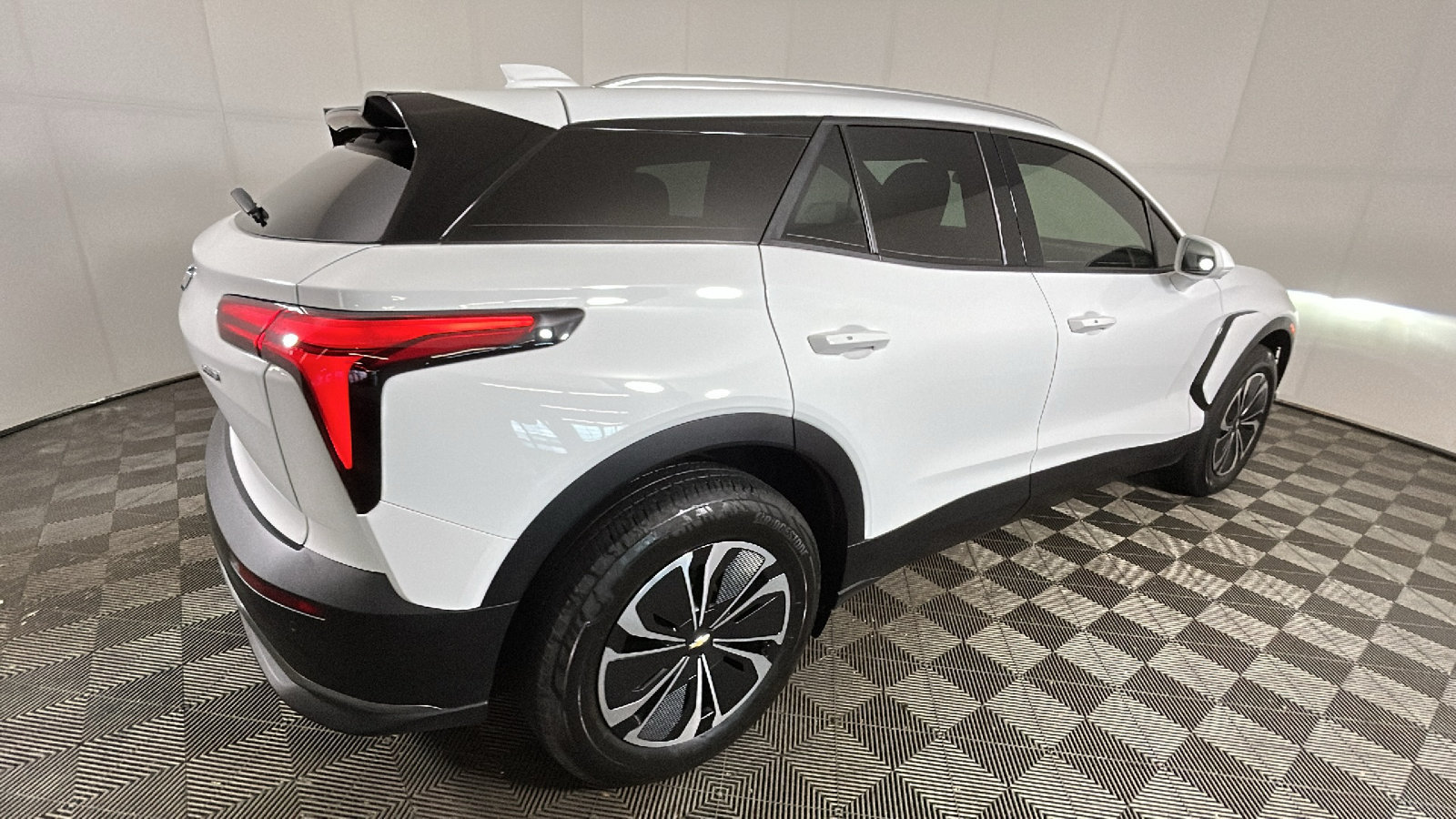 Used 2024 Chevrolet Blazer EV LT AWD/4WD image 3