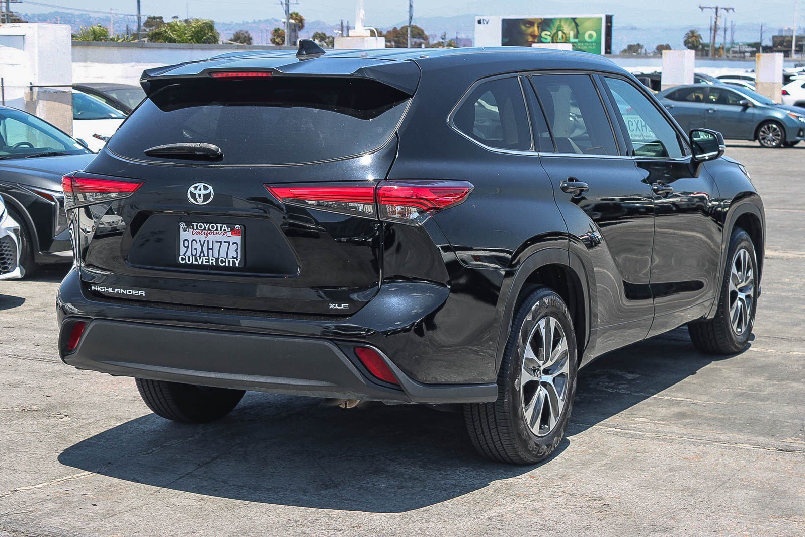 Used 2021 Toyota Highlander XLE FWD image 9