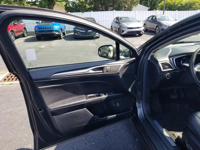 Used 2019 Ford Fusion SEL FWD image 11