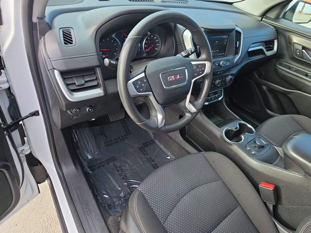 Used 2023 GMC Terrain SLE w/ Driver Convenience Package image 10