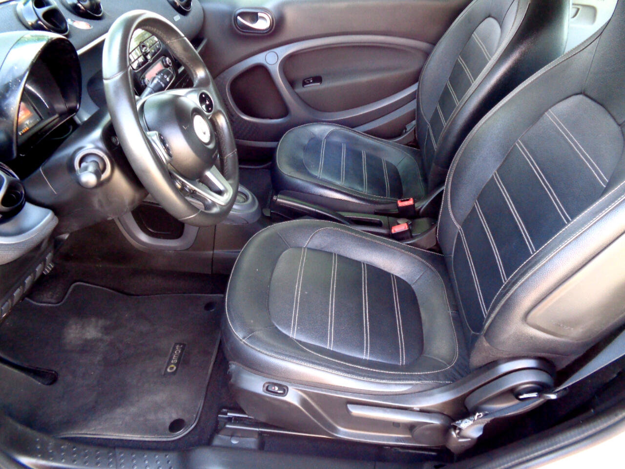 Used 2016 smart fortwo passion image 24