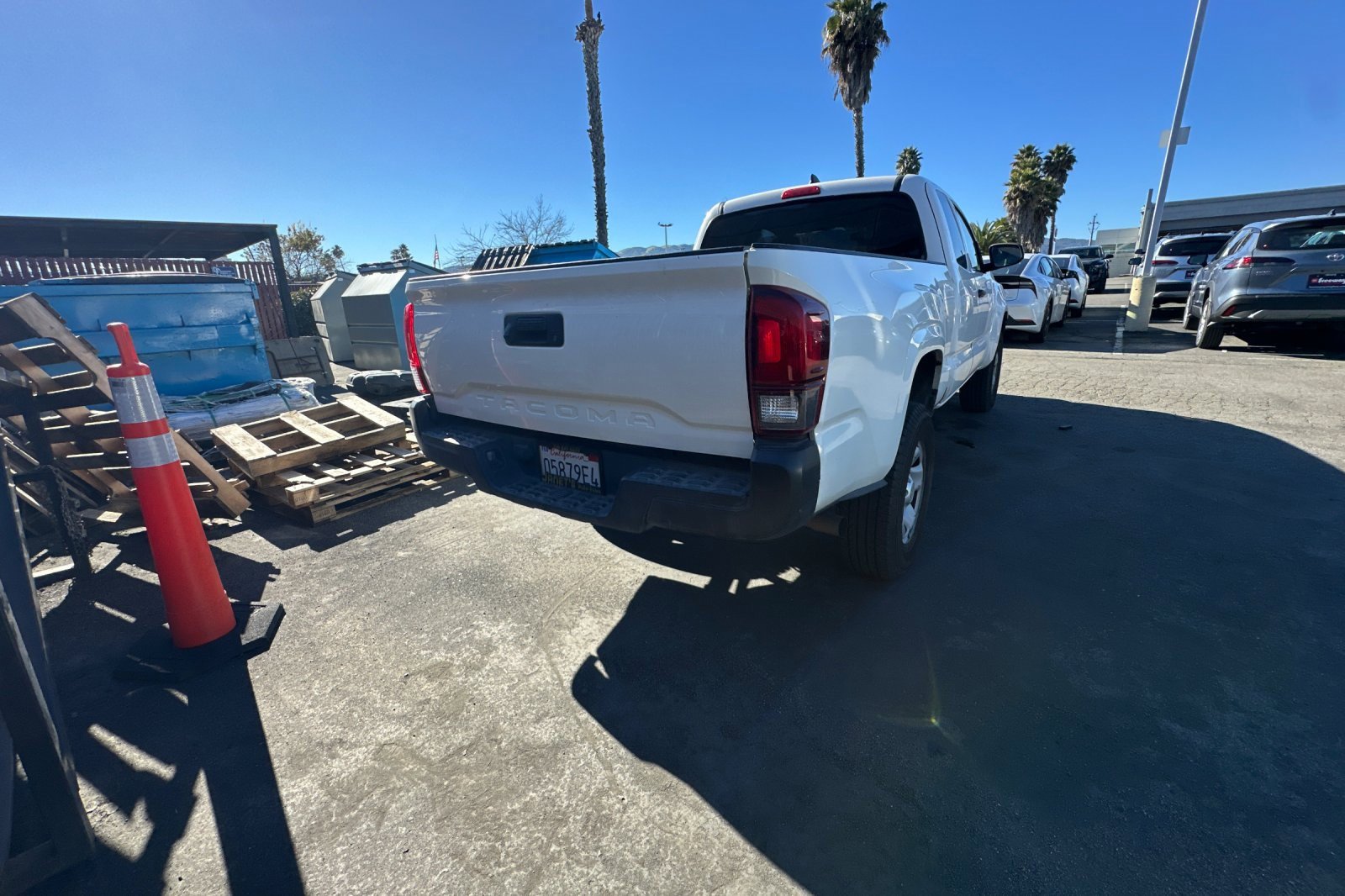 Used 2018 Toyota Tacoma SR image 4