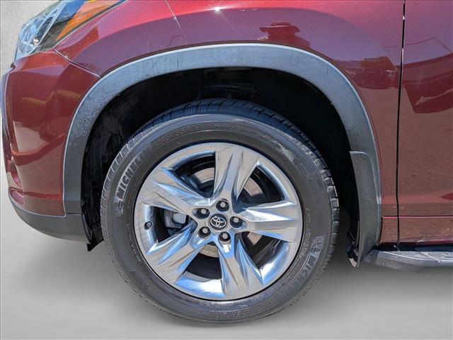 Used 2017 Toyota Highlander Limited AWD/4WD image 26