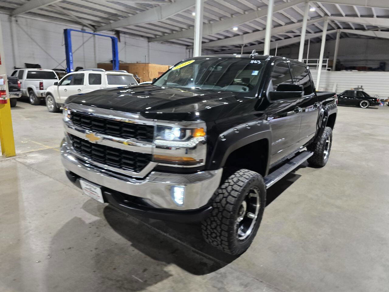 Used 2018 Chevrolet Silverado 1500 LT w/ All Star Edition image 3