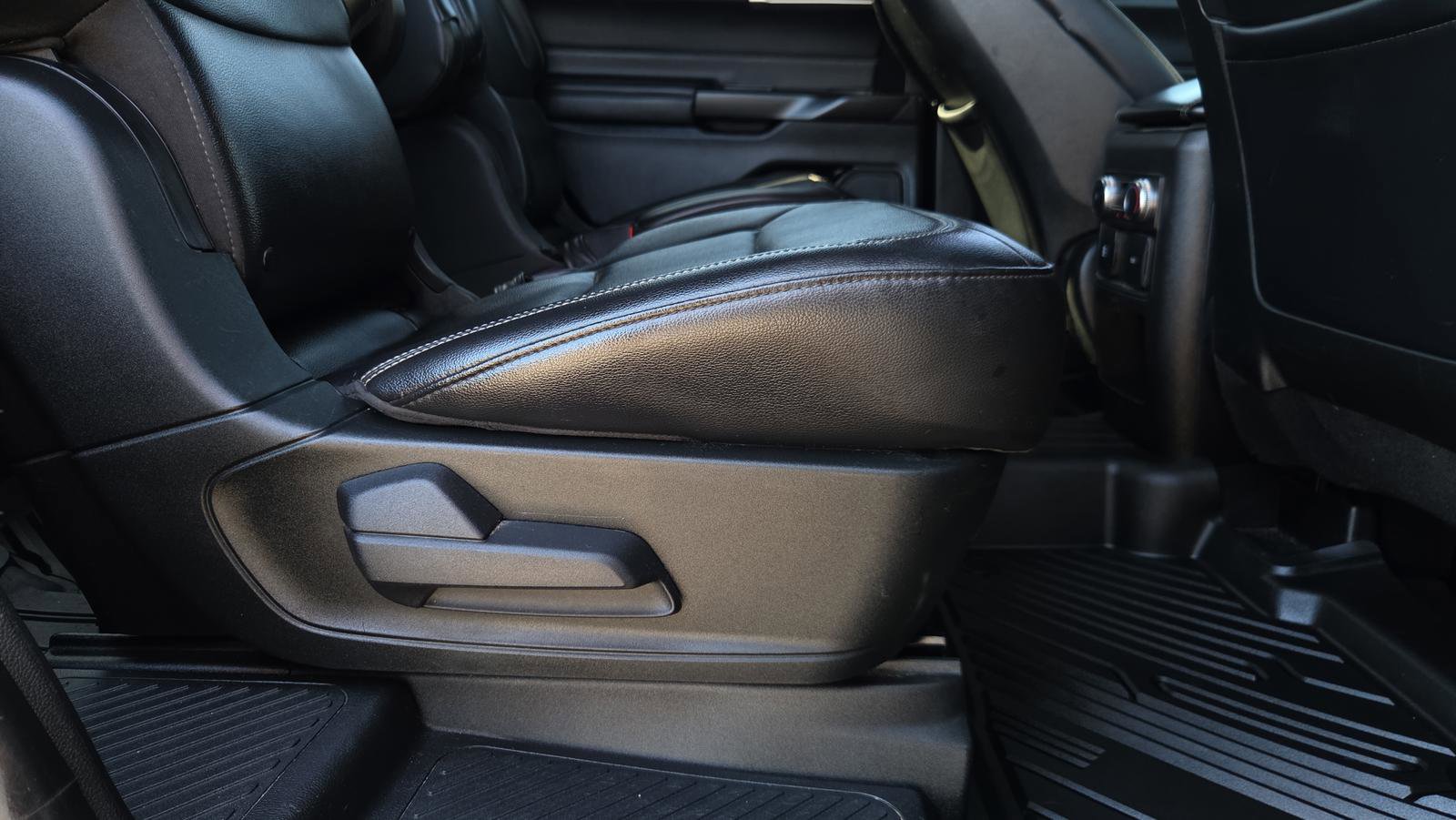 Used 2020 Ford Explorer XLT w/ Equipment Group 202A image 16