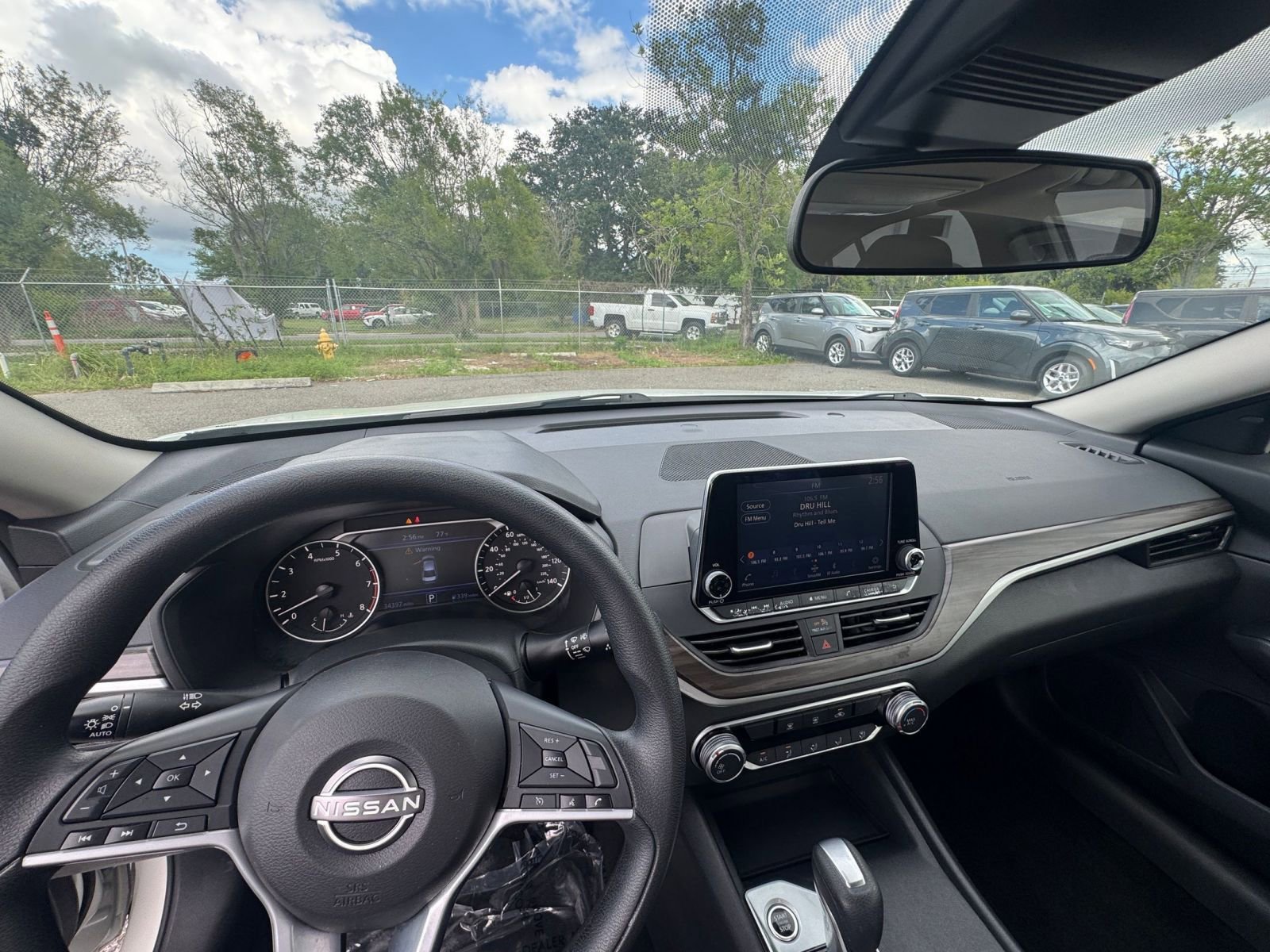 Used 2025 Nissan Altima 2.5 SV FWD image 33