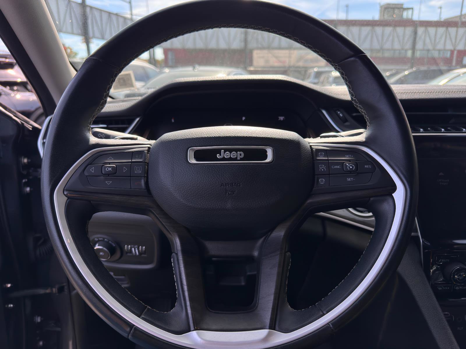 Used 2022 Jeep Grand Cherokee L Limited image 17