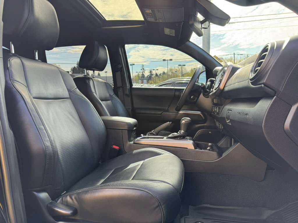 Used 2021 Toyota Tacoma Limited w/ Blackout Package (TMS) AWD/4WD image 15