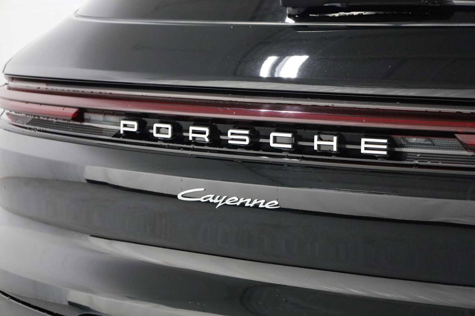 Certified 2024 Porsche Cayenne image 8