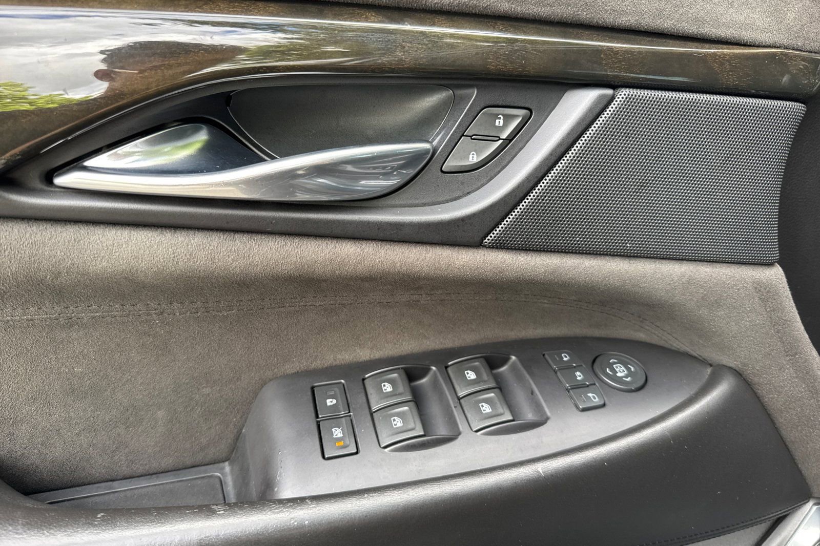 Used 2019 Cadillac Escalade ESV Platinum image 11