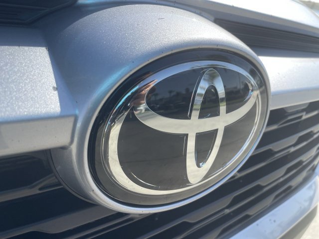 Used 2025 Toyota RAV4 XLE AWD/4WD image 30