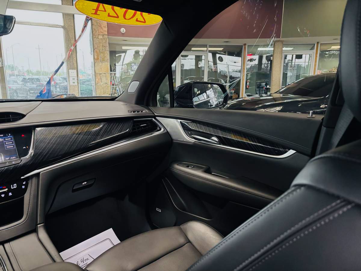 Used 2024 Cadillac XT6 Premium Luxury w/ Technology Package FWD image 48