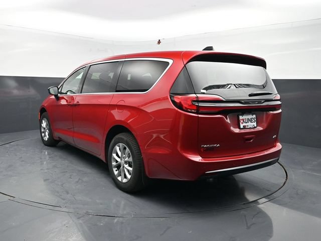 New 2027 Chrysler Pacifica Select AWD/4WD image 6