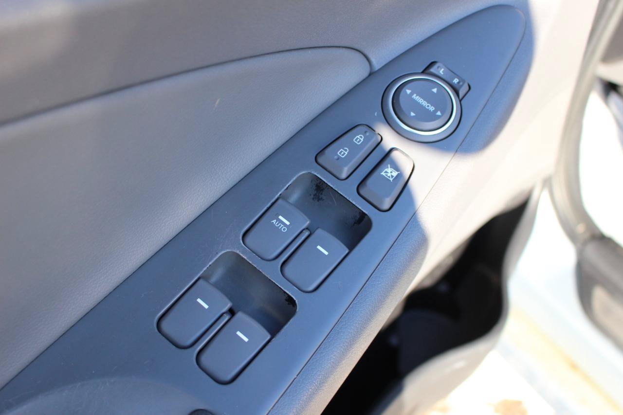 Used 2011 Hyundai Sonata Limited w/ Navigation Pkg 5 FWD image 13
