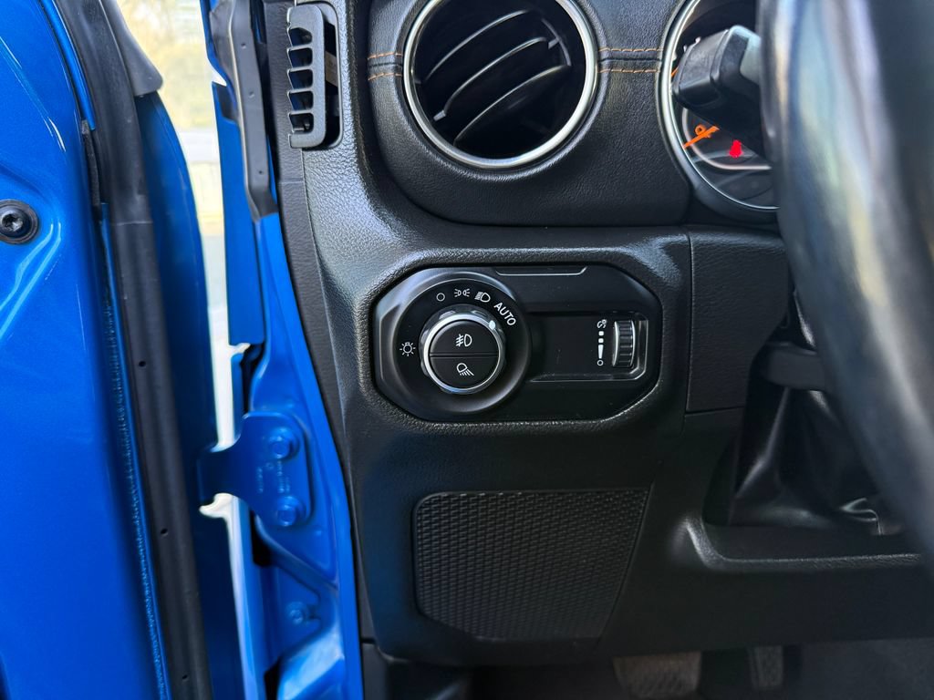 Used 2023 Jeep Gladiator Overland AWD/4WD image 29
